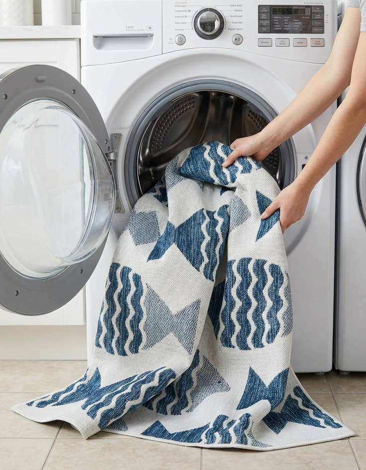 Detail image of 6' x 9'  Washable Coastal Indoor / Outdoor Rug