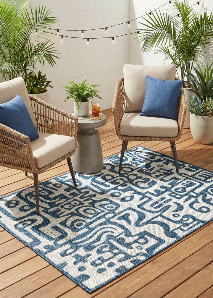 4' x 6' Easy-Clean Modern Indoor / Outdoor Rug