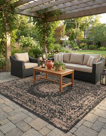 7' 10 x 10' Easy-Clean Traditional Indoor / Outdoor Rug