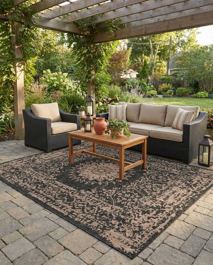 Detail image of 7' 10 x 10' Easy-Clean Traditional Indoor / Outdoor Rug