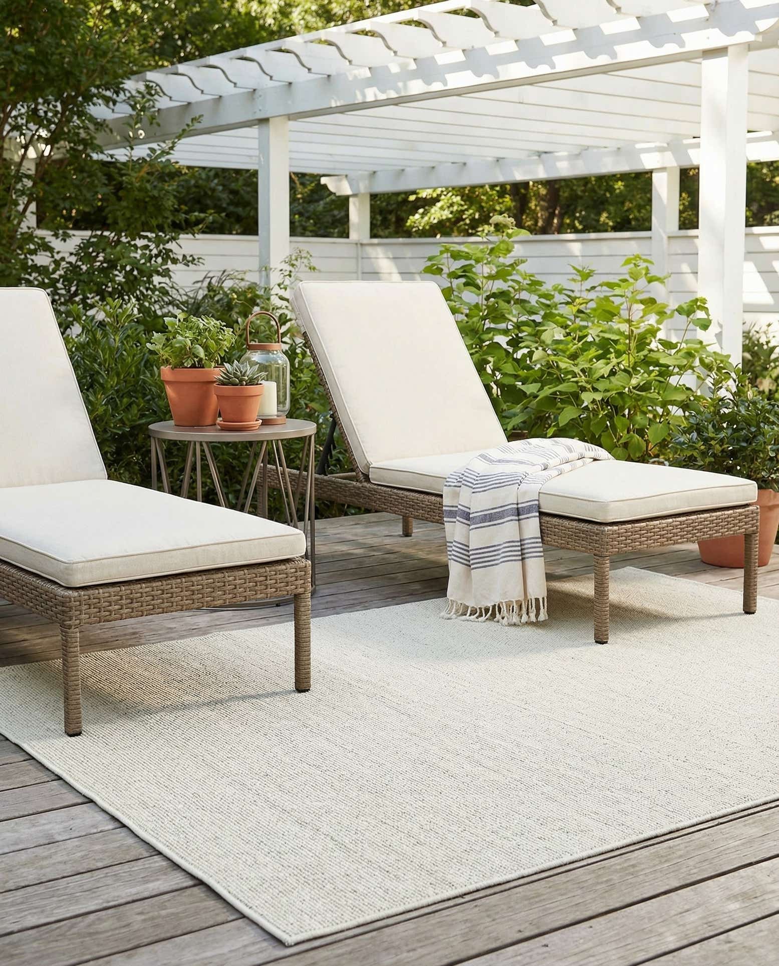 5' 3 x 8' Easy-Clean Solid Indoor / Outdoor Rug
