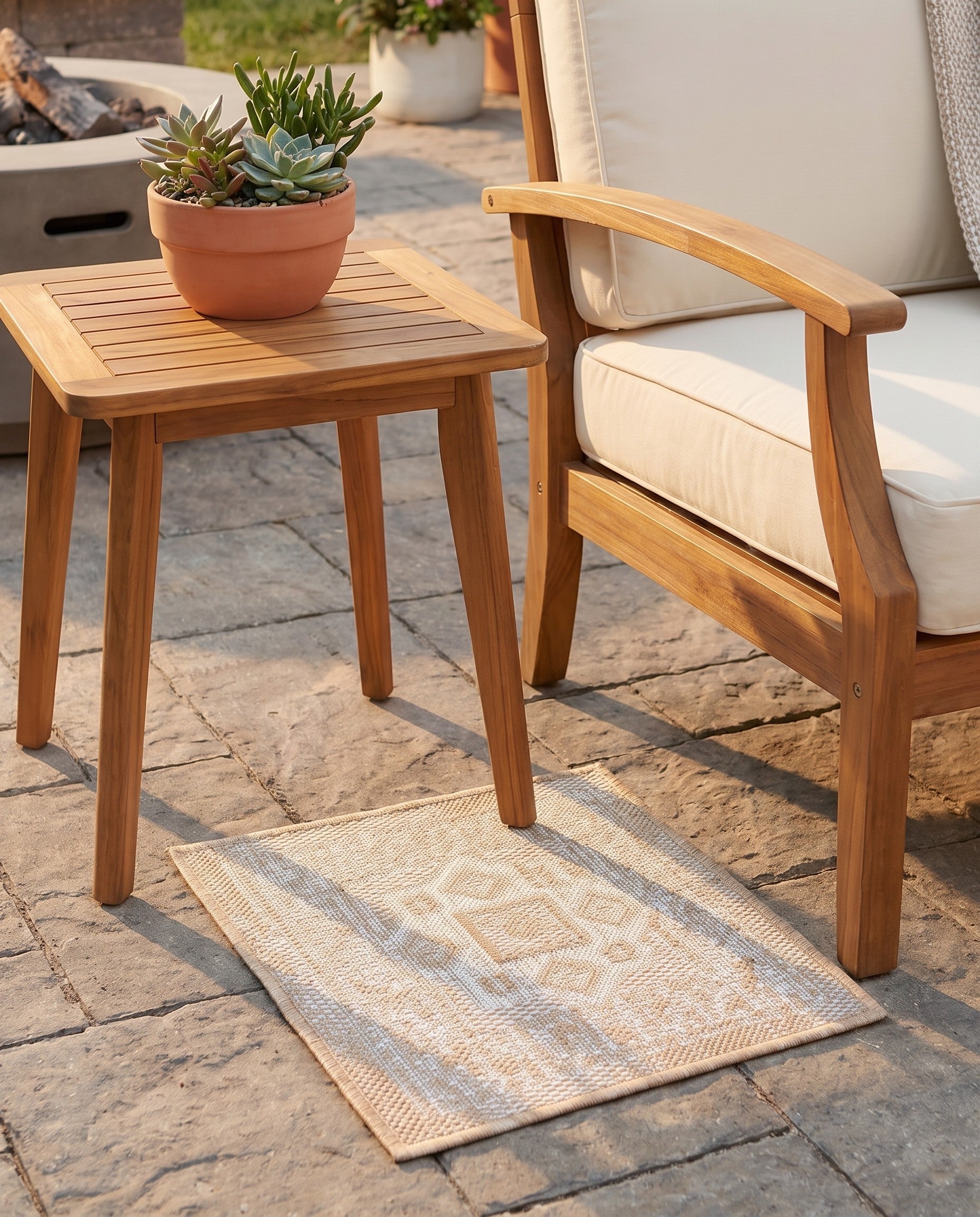 1' 4 x 1' 4 Easy-Clean Aztec Indoor / Outdoor Sample Rug