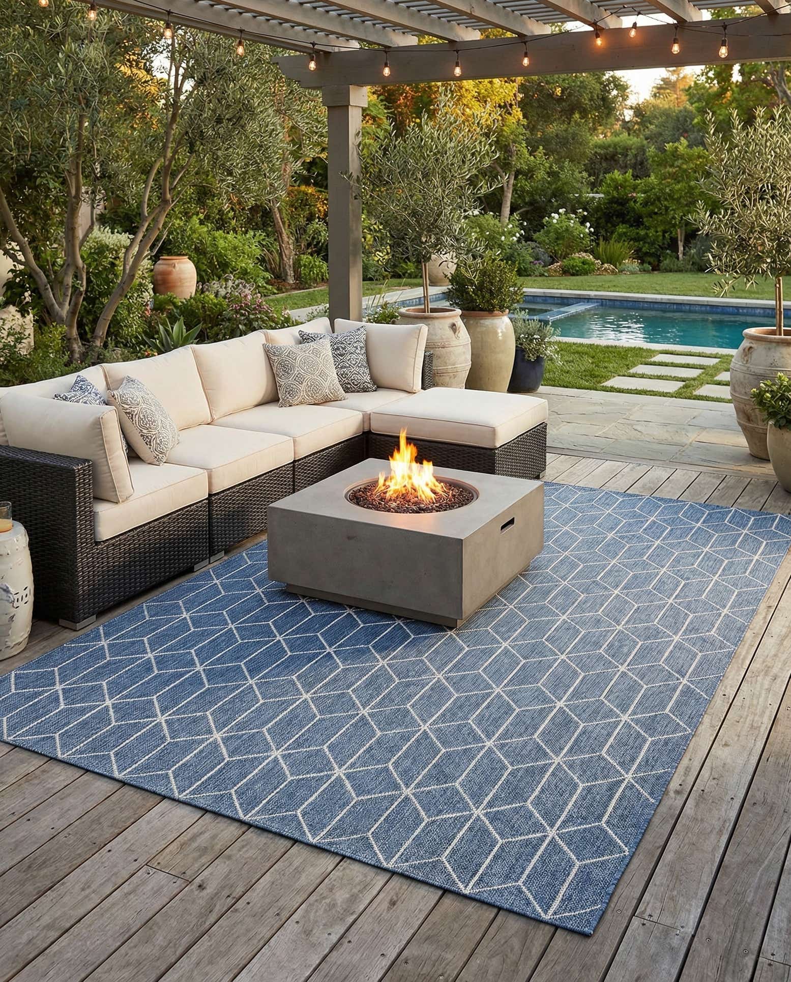 9' x 12' Easy-Clean Trellis Indoor / Outdoor Rug