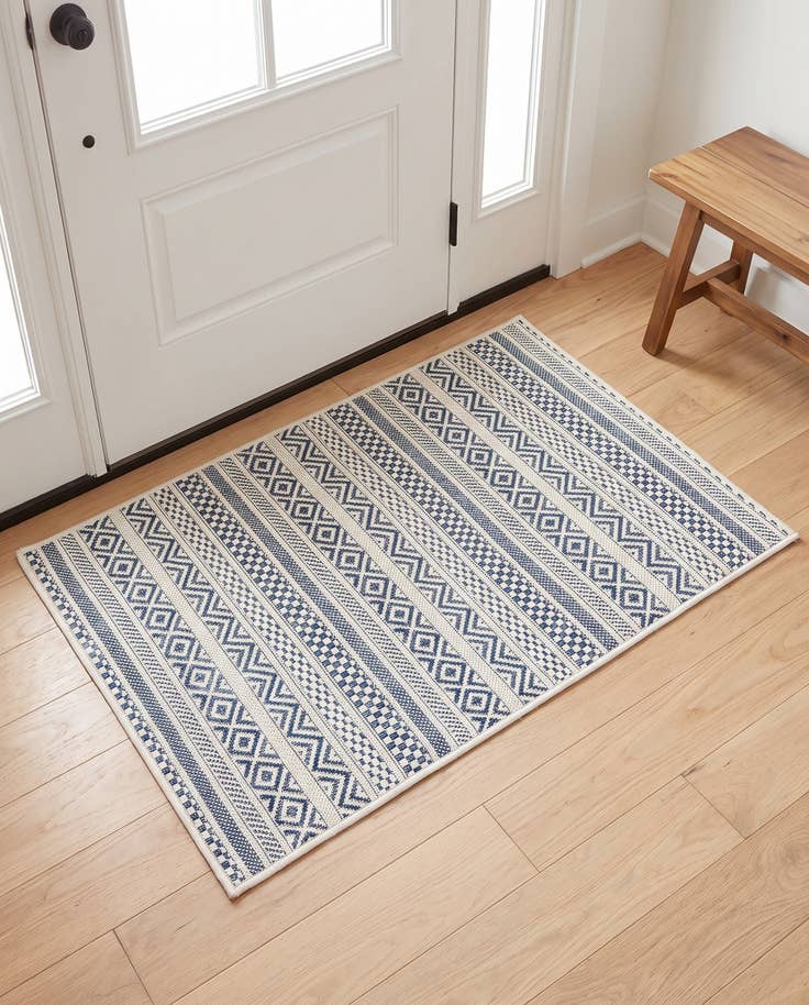 Detail image of 2' x 3' Easy-Clean Ribbon Indoor / Outdoor Rug