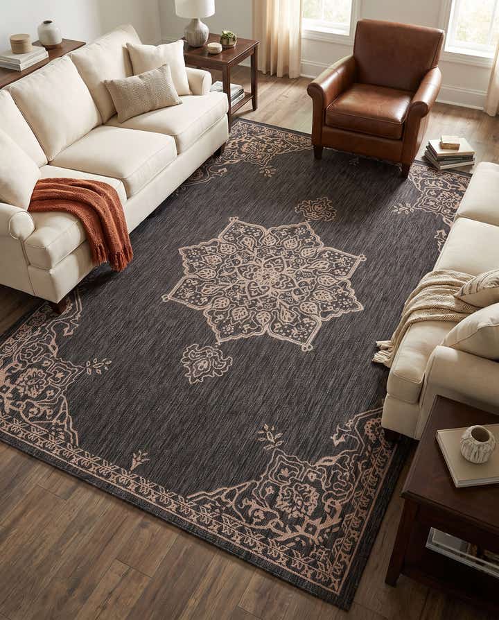 7' 10 x 11' Easy-Clean Traditional Indoor / Outdoor Rug