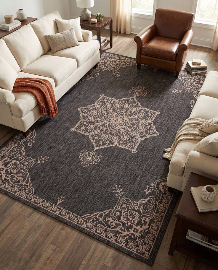 Detail image of 7' 10 x 11' Easy-Clean Traditional Indoor / Outdoor Rug