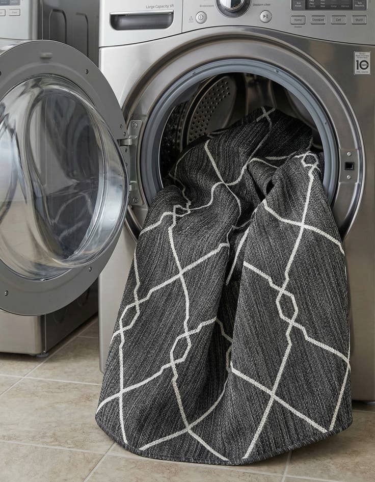 Detail image of 6' x 9'  Washable Trellis Indoor / Outdoor Rug