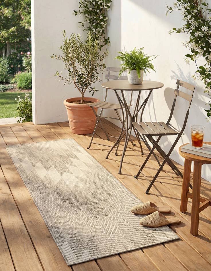 Detail image of 2' x 4'  Washable Modern Indoor / Outdoor Runner Rug