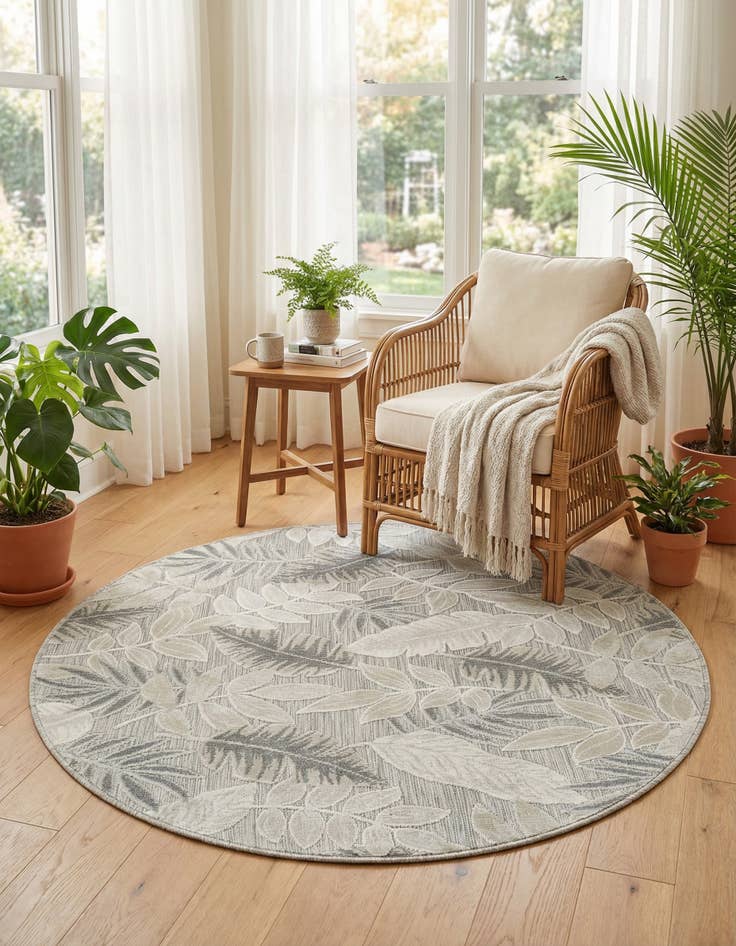 Detail image of  4' 5 x 4' 5  Washable Botanical Indoor / Outdoor Round Rug