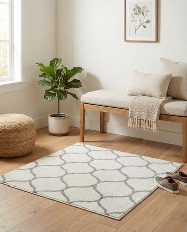  3' x 3' Lattice Frieze Square Rug