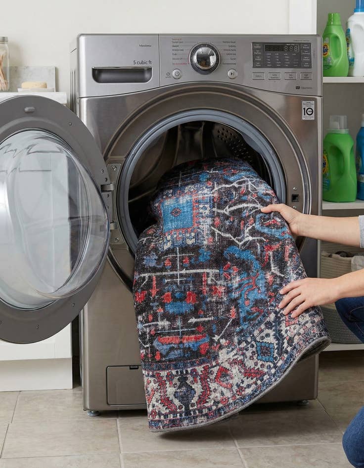 Detail image of  7' 3 x 7' 3  Washable Mangata Round Rug