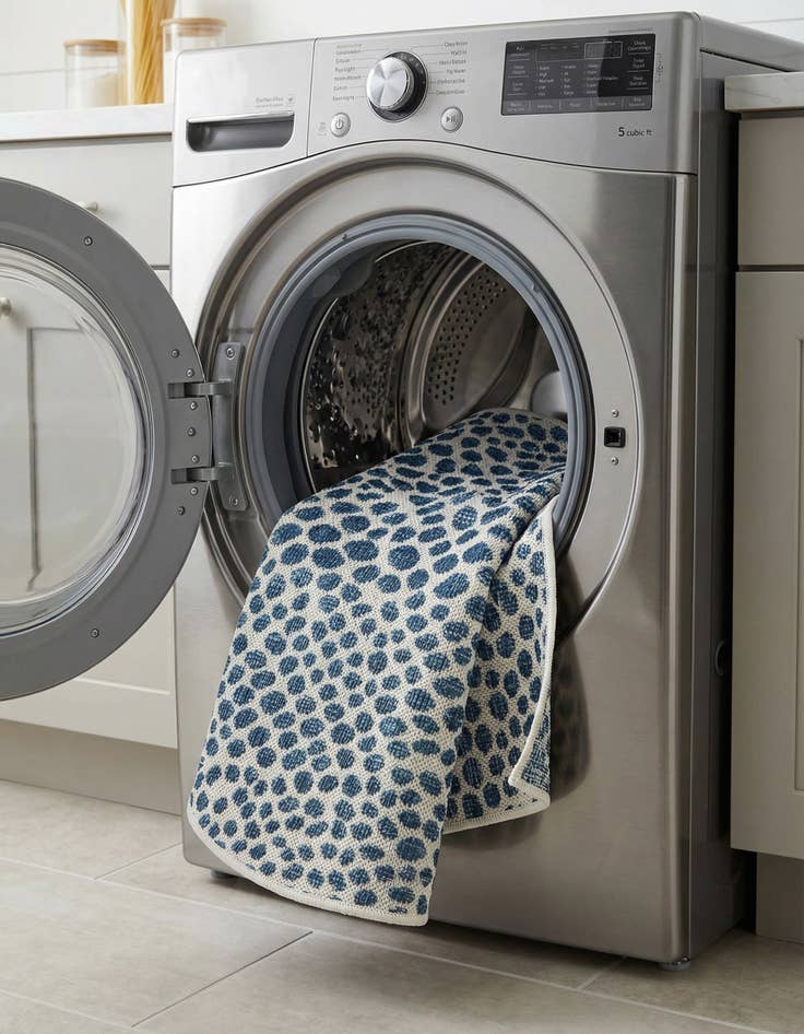 Detail image of 3' x 3'  Washable Jill Zarin Cape Town Indoor / Outdoor Round Rug