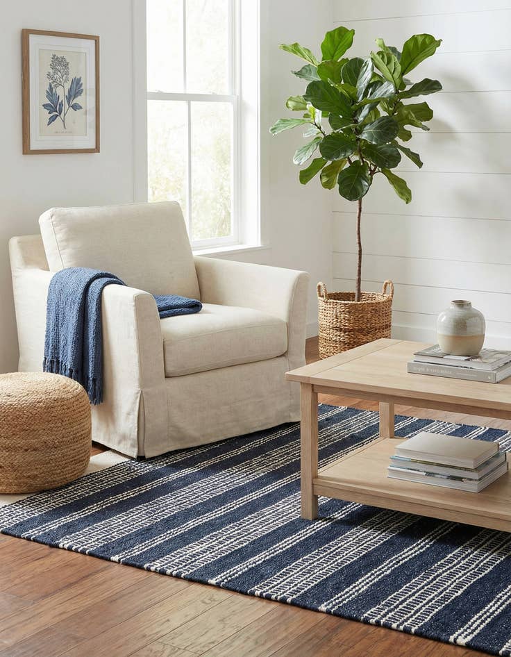 Detail image of  4' 1 x 6' 1  Hand Woven Lariat Rug