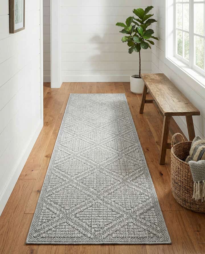 2' x 8' Easy-Clean Trellis Indoor / Outdoor Runner Rug