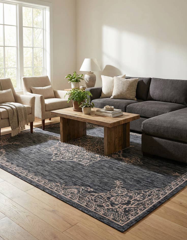 Detail image of 7' x 10'  Washable Traditional Indoor / Outdoor Rug