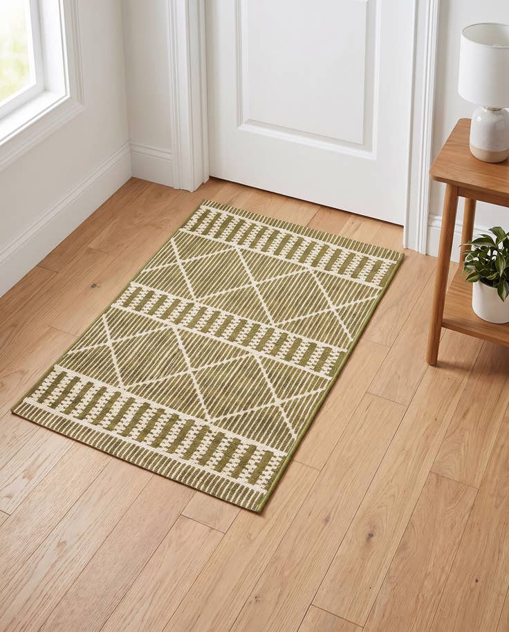 Detail image of 2' x 3' Easy-Clean Trellis Indoor / Outdoor Rug