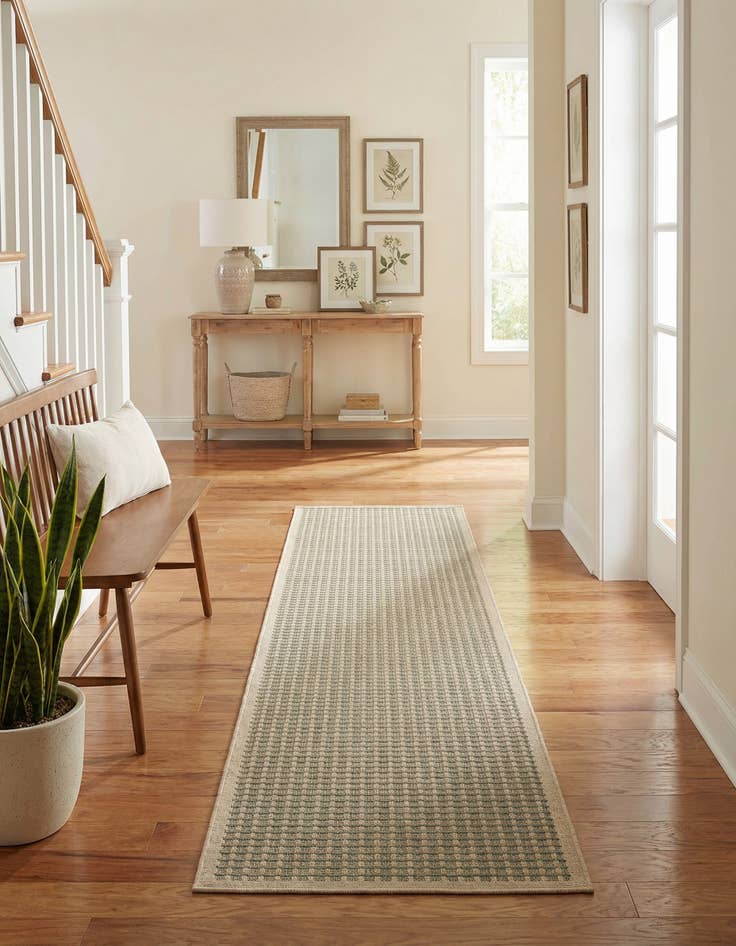 Detail image of 2' 7 x 10' Easy-Clean Border Indoor / Outdoor Runner Rug