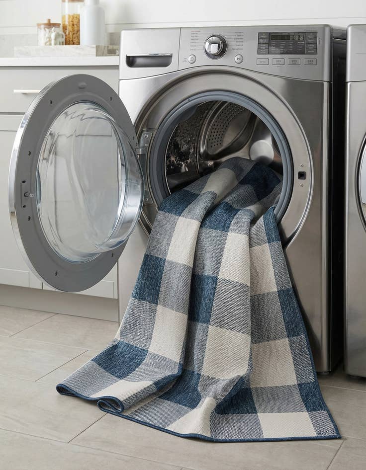 Detail image of  7' 10 x 10'  Washable Checkered Indoor / Outdoor Rug