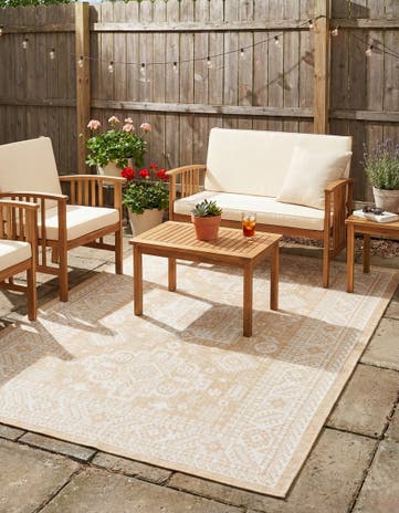 5' 3 x 8' Easy-Clean Aztec Indoor / Outdoor Rug