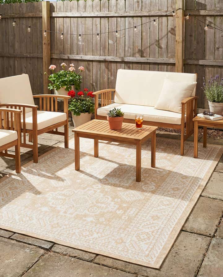 5' 3 x 8' Easy-Clean Aztec Indoor / Outdoor Rug