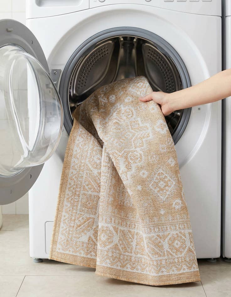 Detail image of 4' x 6'  Washable Aztec Indoor / Outdoor Rug