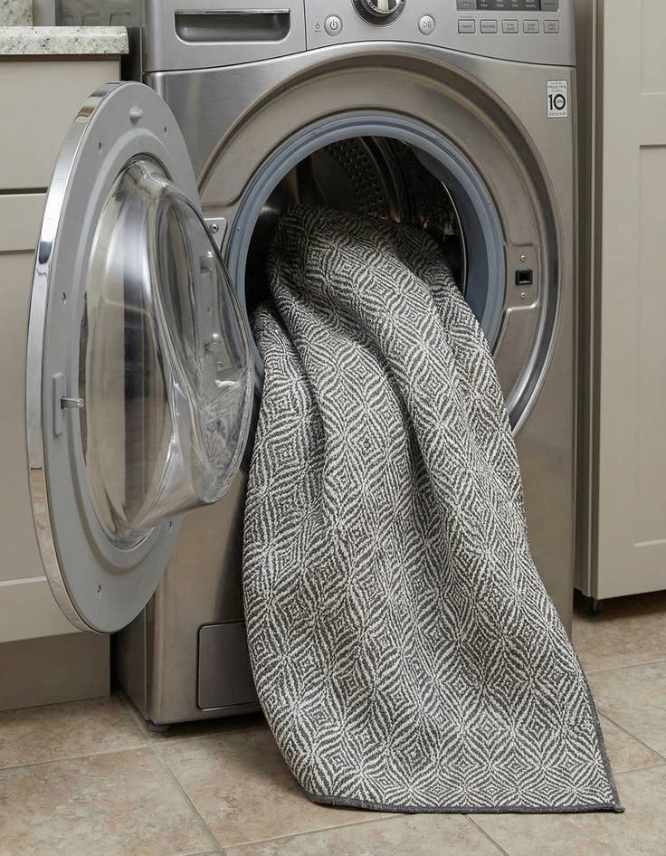 Detail image of 7' x 10'  Washable Trellis Indoor / Outdoor Rug