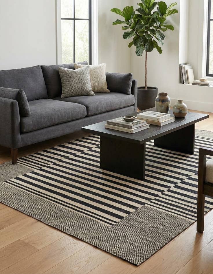 Detail image of 4' 2 x 5' 9  Hand Woven Kilim Modern Wool Rug