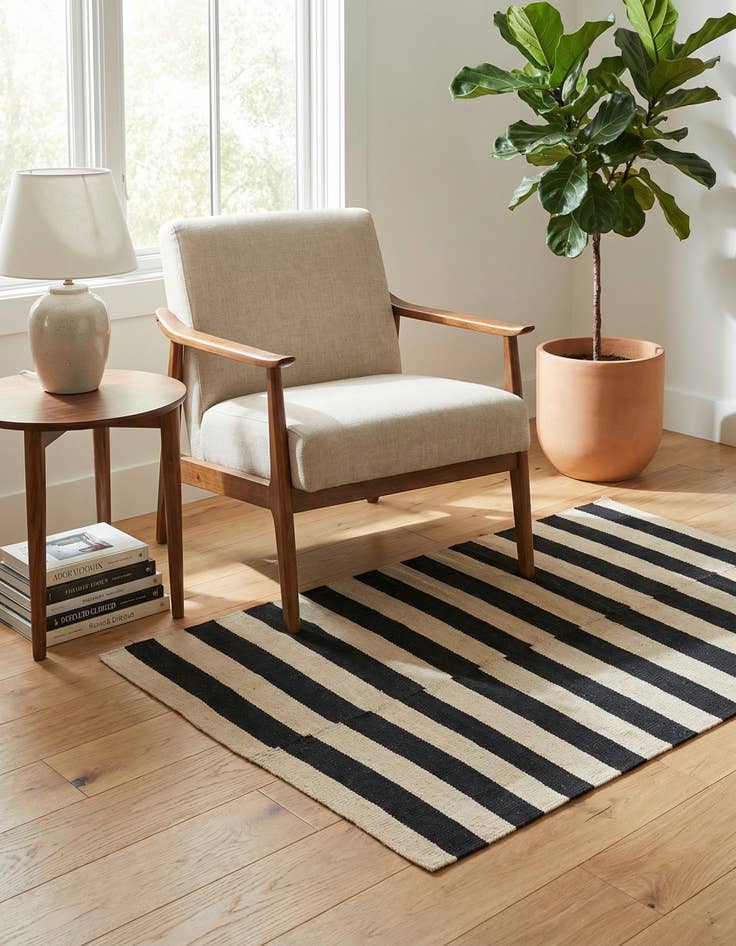 Detail image of 3' 4 x 4' 11  Hand Woven Kilim Modern Wool Rug