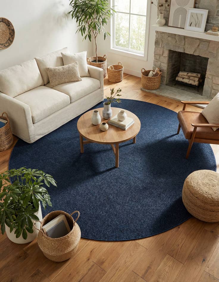 Detail image of 7' 10 x 7' 10 Easy-Clean Solid Indoor / Outdoor Round Rug
