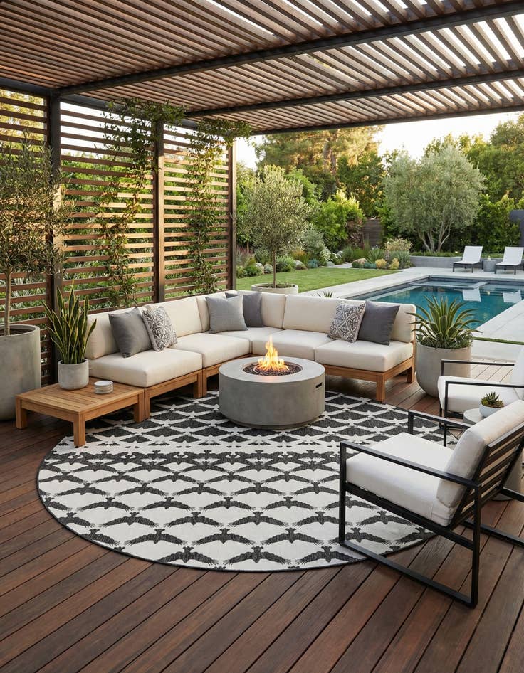 Detail image of 12' x 12'  Washable Modern Indoor / Outdoor Round Rug