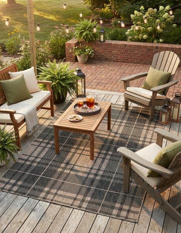 5' 3 x 8' Easy-Clean Checkered Indoor / Outdoor Rug