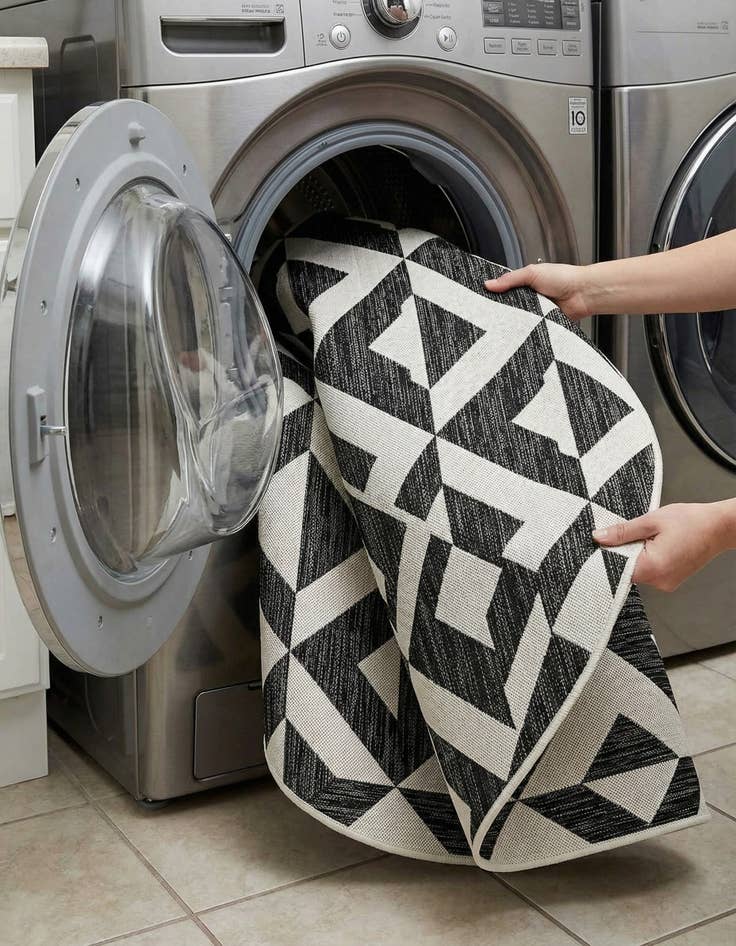 Detail image of 5' 3 x 8'  Washable Jill Zarin Napa Indoor / Outdoor Oval Rug