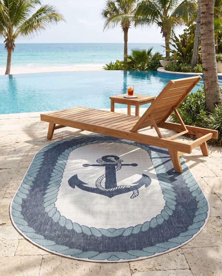 4' x 6' Easy-Clean Coastal Indoor / Outdoor Oval Rug