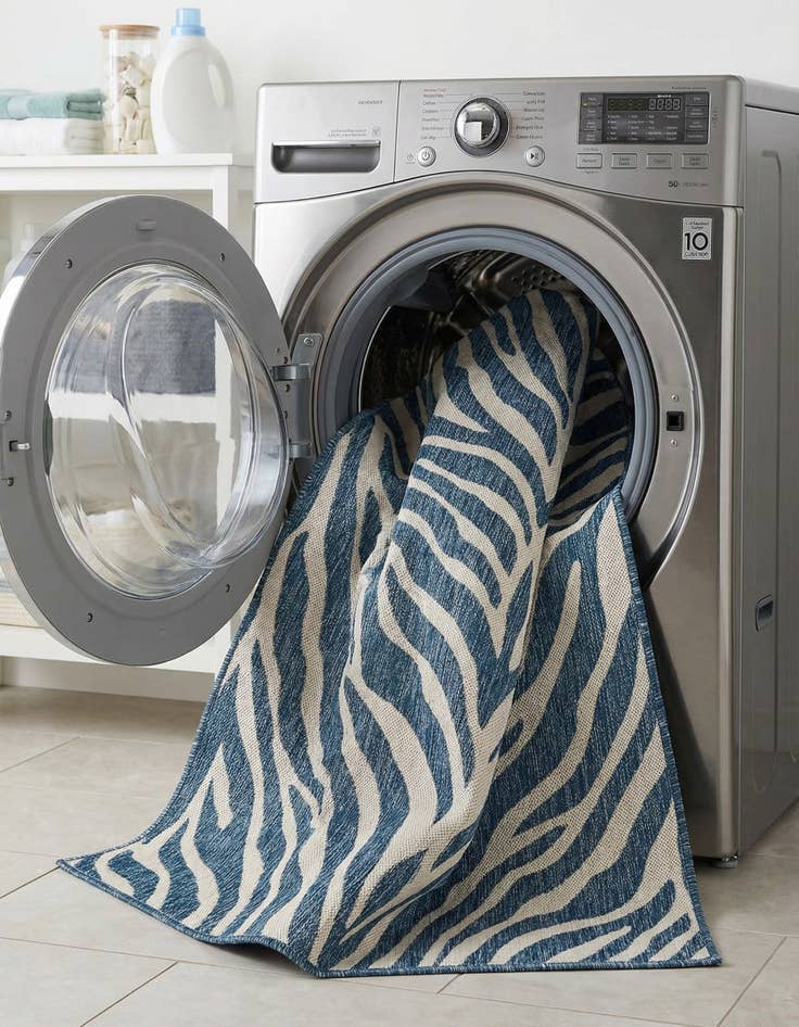 Detail image of 5' 3 x 8'  Washable Safari Indoor / Outdoor Rug