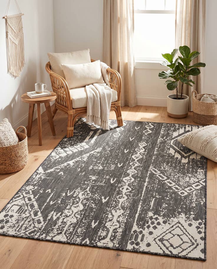 Detail image of 4' x 6' Easy-Clean Bohemian Indoor / Outdoor Rug