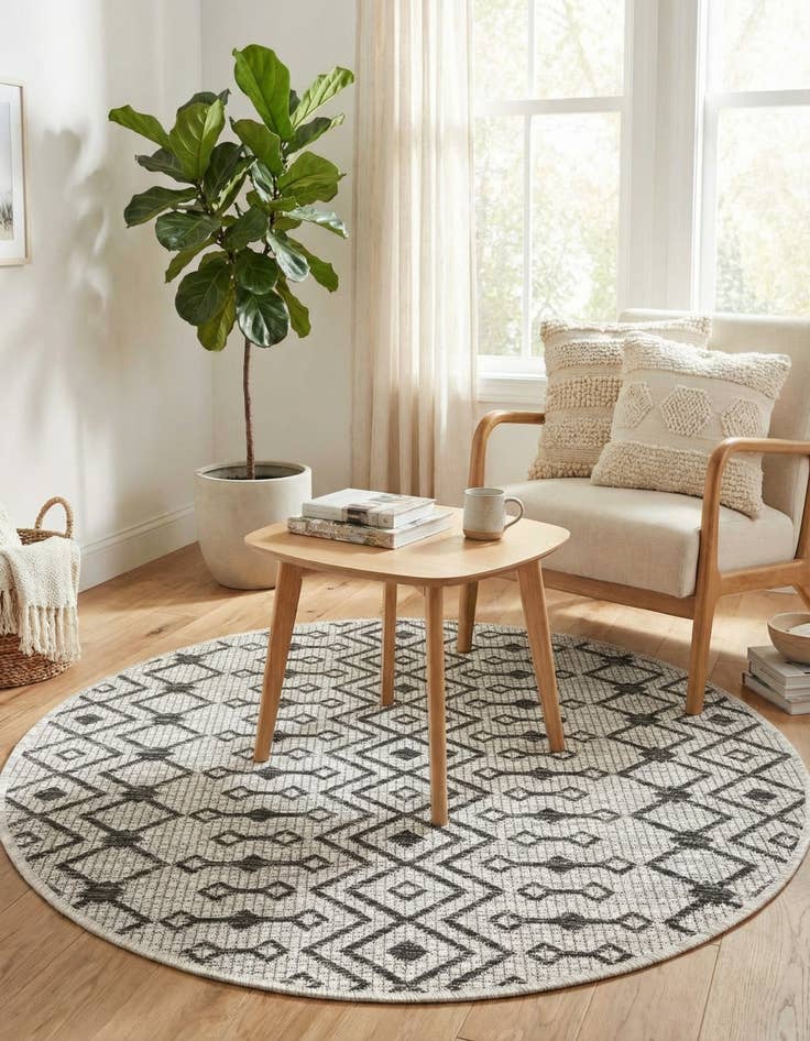 Detail image of 3' x 3'  Washable Trellis Indoor / Outdoor Round Rug