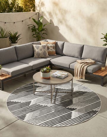 7' 10 x 7' 10 Easy-Clean Modern Indoor / Outdoor Round Rug