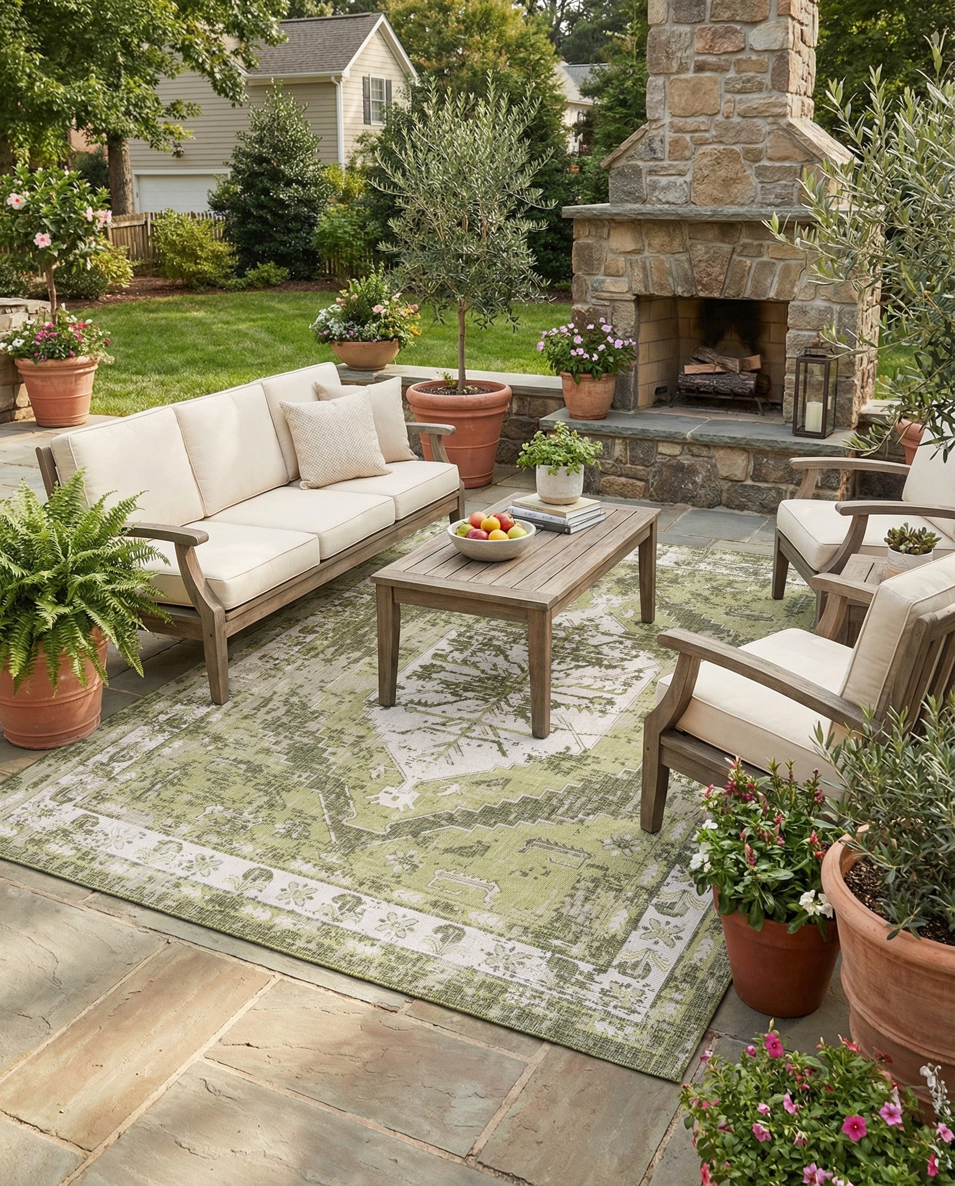  10' x 13'  Washable Traditional Indoor / Outdoor Rug