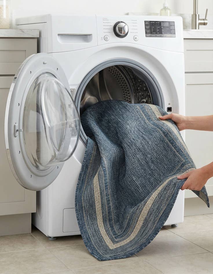 Detail image of  4' x 6'  Washable Border Indoor / Outdoor Rug