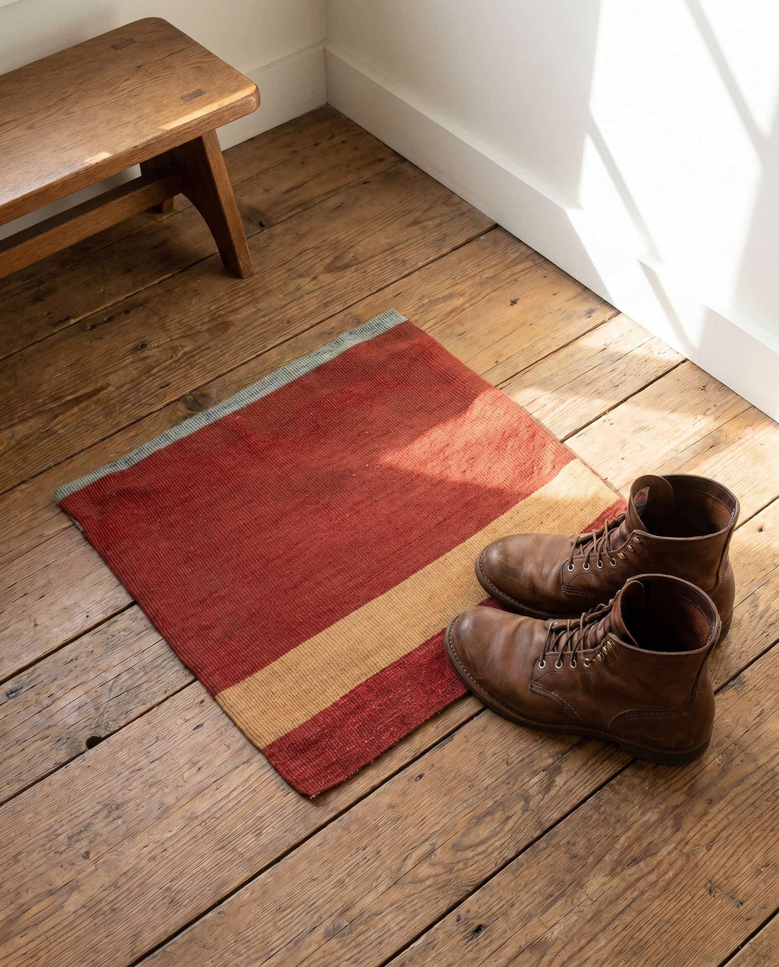 1' 3 x 1' 6 Hand Woven Pillow Wool Square Rug