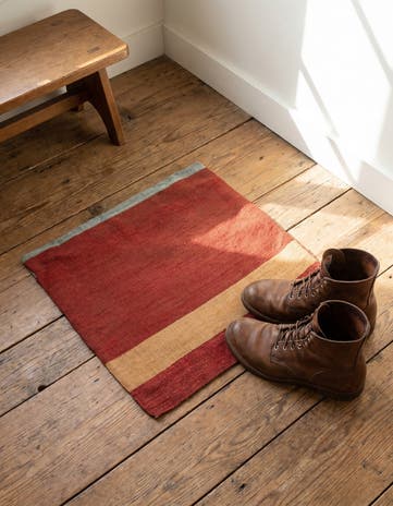 1' 3 x 1' 6 Hand Woven Pillow Wool Square Rug