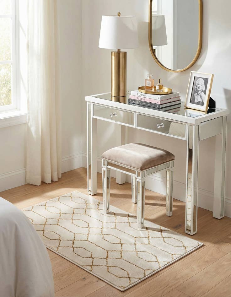 Detail image of 2' x 3'  Marilyn Monroe™ Glam Trellis Rug