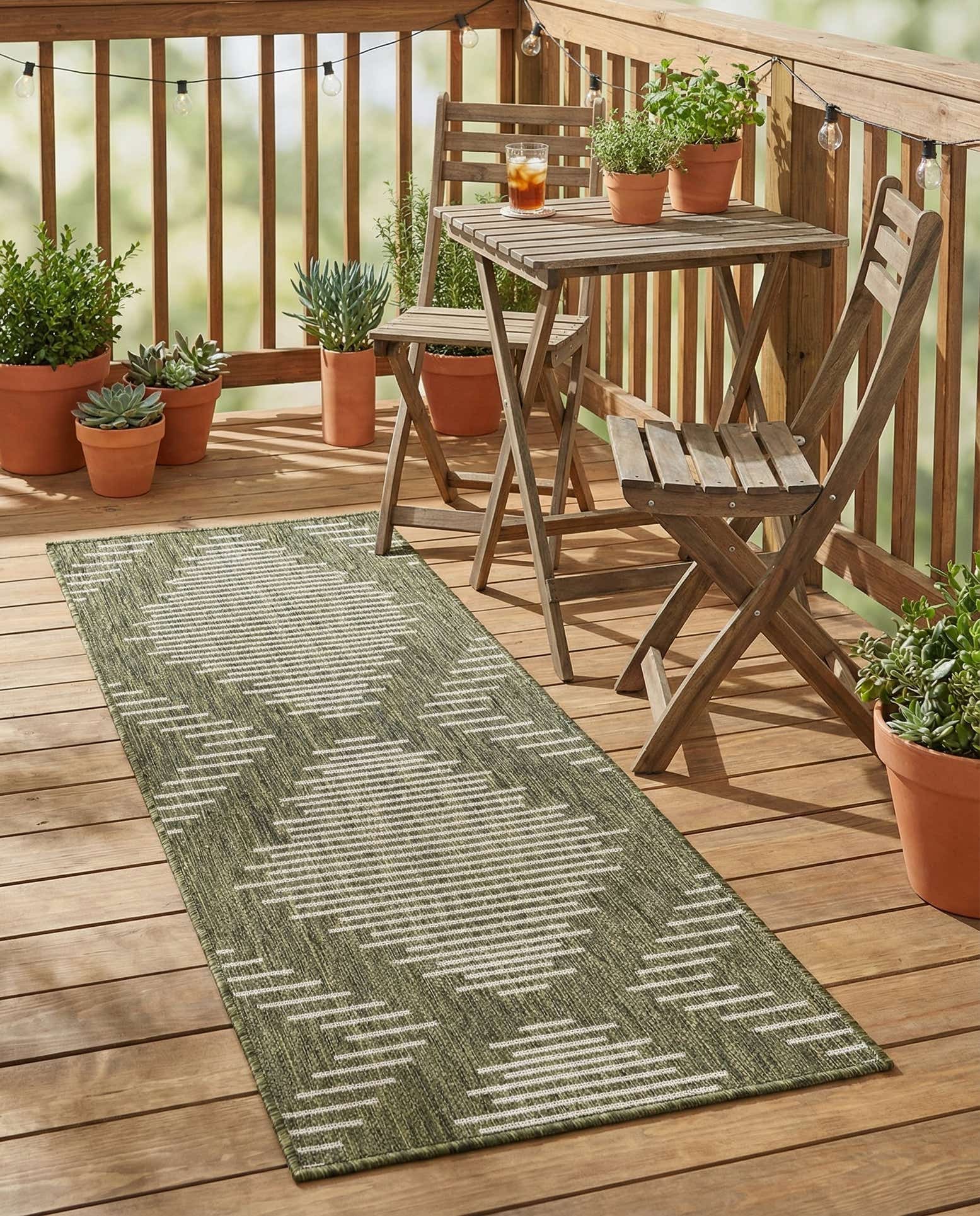 2' x 4' Easy-Clean Modern Indoor / Outdoor Runner Rug
