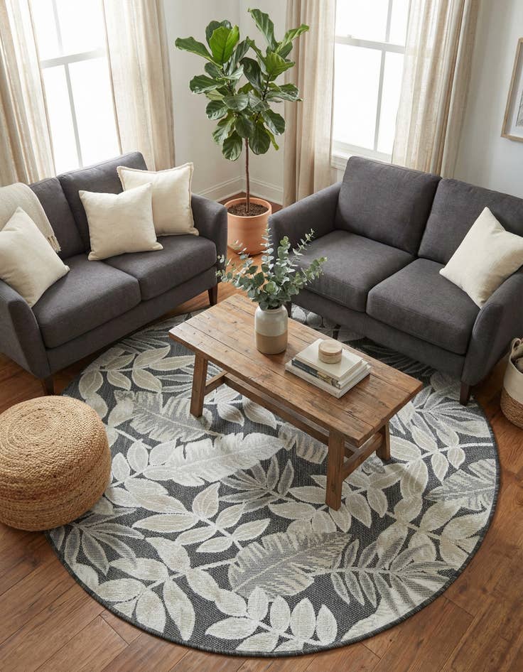 Detail image of 4' 5 x 4' 5  Washable Botanical Indoor / Outdoor Round Rug