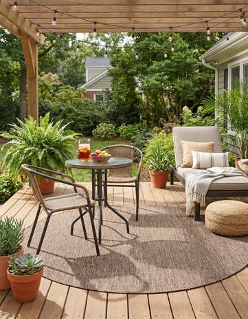 6' 1 x 6' 1 Easy-Clean Solid Indoor / Outdoor Round Rug