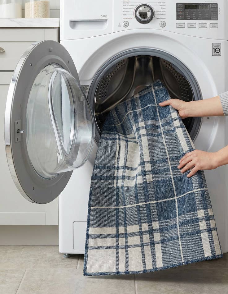 Detail image of  6' x 9'  Washable Checkered Indoor / Outdoor Rug