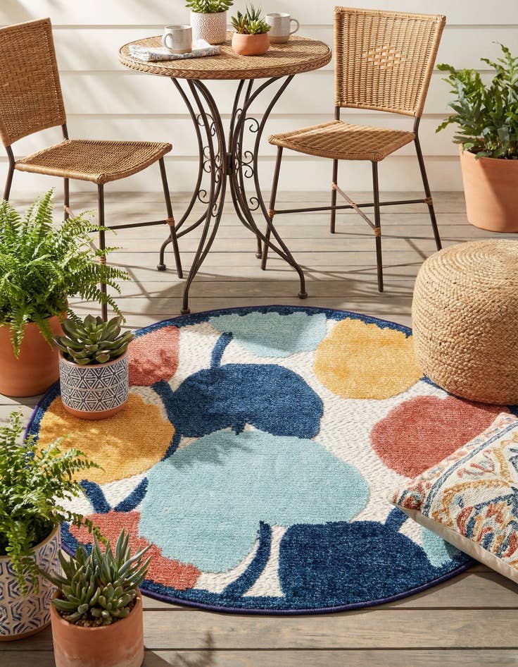 Detail image of 3' 3 x 3' 3 Easy-Clean Belize Indoor / Outdoor Round Rug