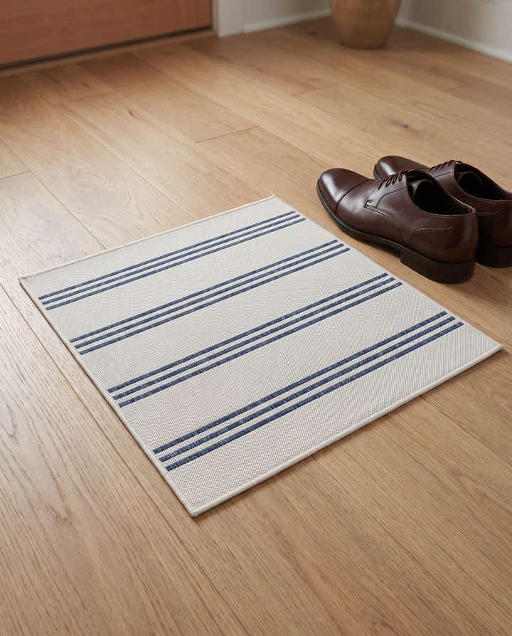 1' 4 x 1' 4 Easy-Clean Jill Zarin Anguilla Indoor / Outdoor Sample Rug