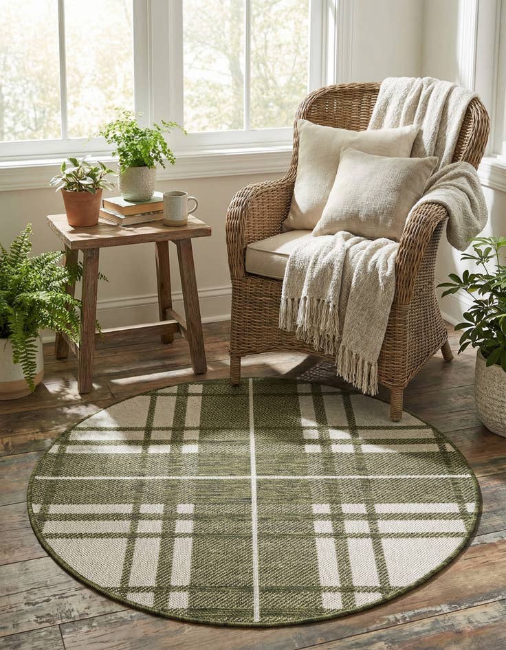 Detail image of 3' x 3'  Washable Checkered Indoor / Outdoor Round Rug