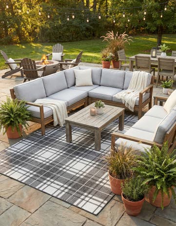 9' x 12' Easy-Clean Checkered Indoor / Outdoor Rug
